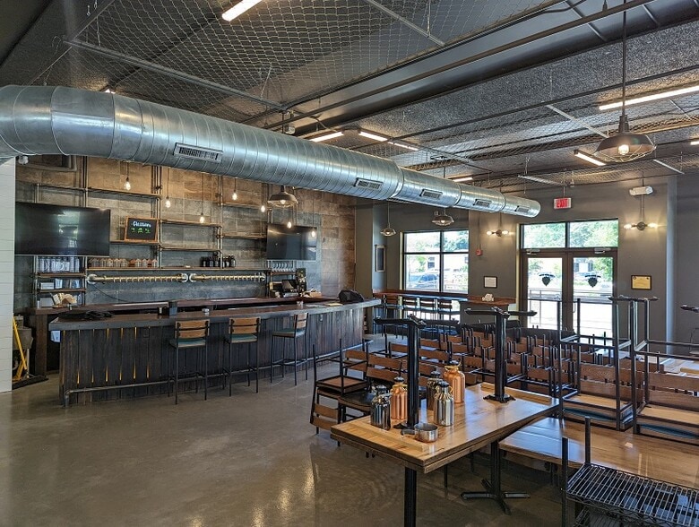 More Photos Of 2418 Winnebago St, Madison Apartments For Lease