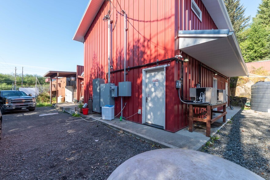 More Photos Of 7196/7198/7204 North Tongass Hwy, Ketchikan General Retail For Sale