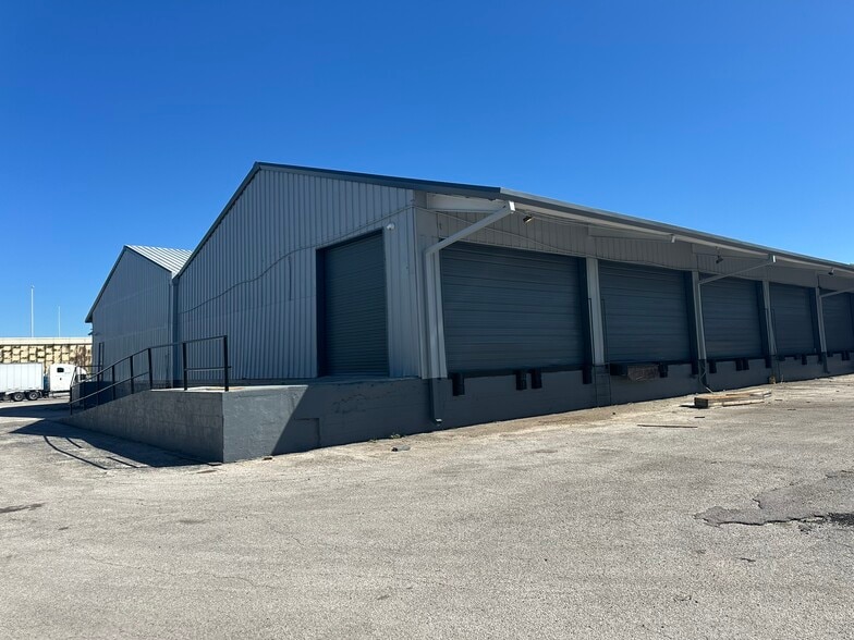 More Photos Of 2202 N 38th St, Tampa Truck Terminal For Lease