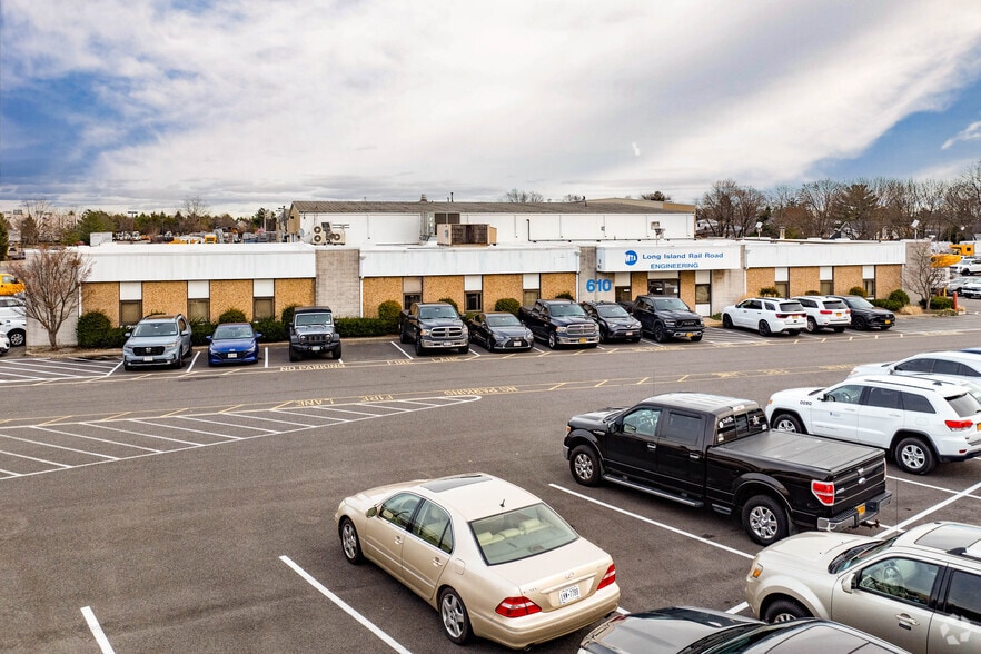 More Photos Of 610 Hicksville Rd, Bethpage Warehouse For Lease