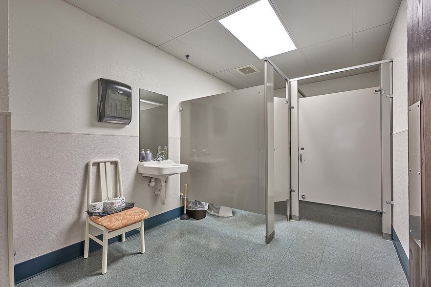 More Photos Of 13013-13017 166th St, Cerritos Warehouse For Lease