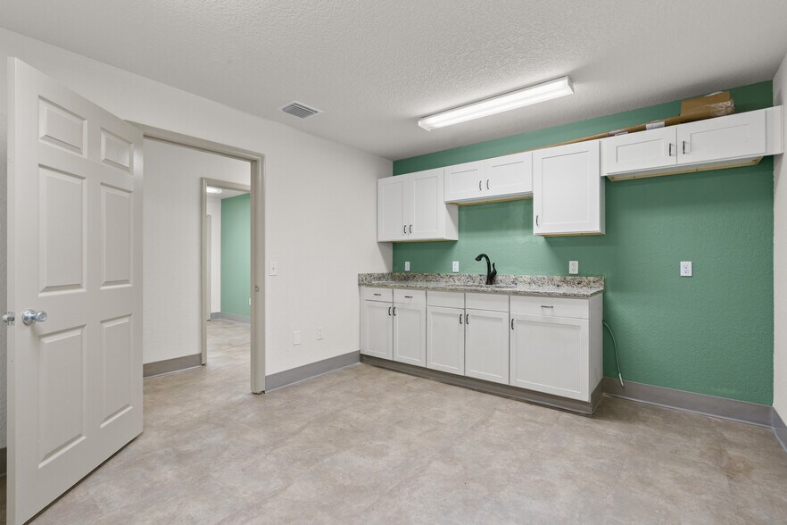 More Photos Of 13595 SE 31st Ave, Summerfield Warehouse For Sale