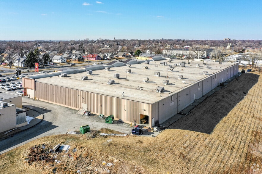 More Photos Of 5101-5125 S 36th St, Omaha Freestanding For Lease