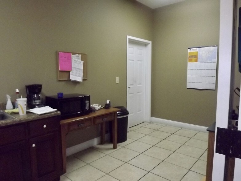 More Photos Of 410 Grayson Dr, Winder Distribution For Lease