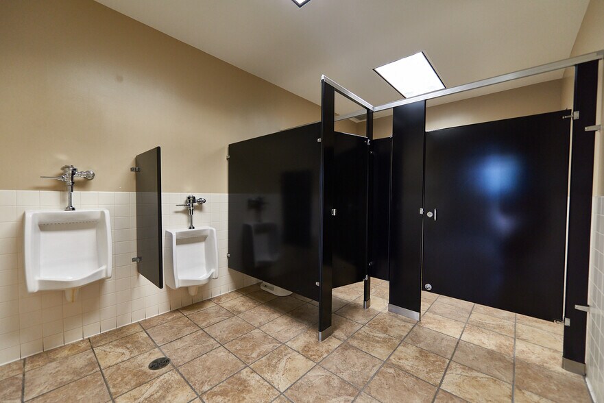 More Photos Of 705 Wells Rd, Orange Park Flex For Sale