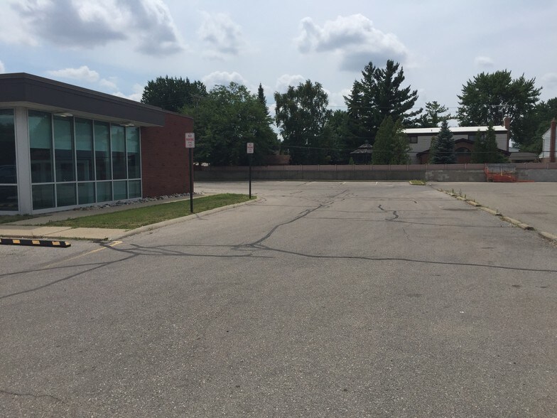 More Photos Of 11700 E 15 Mile Rd, Sterling Heights Bank For Lease
