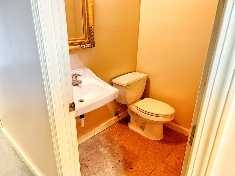 More Photos Of 27888 Highway 6, Sardis Warehouse For Lease