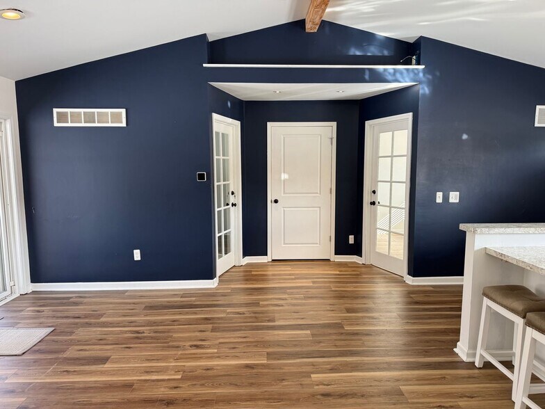 More Photos Of 8864 Whitmore Lake Rd, Brighton Office Residential For Lease