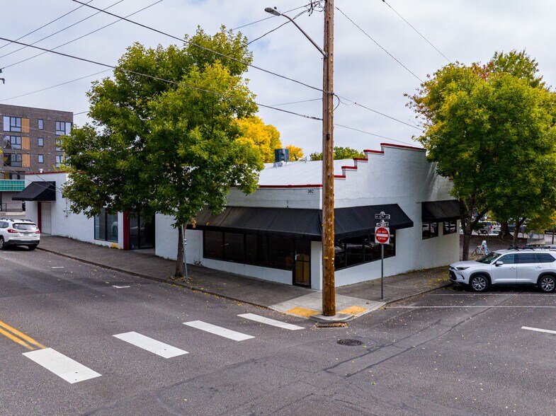 More Photos Of 302 NE 6th Ave, Camas Freestanding For Lease
