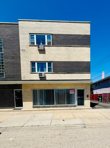 More Photos Of 2052 Western Ave, Waukegan Storefront For Lease