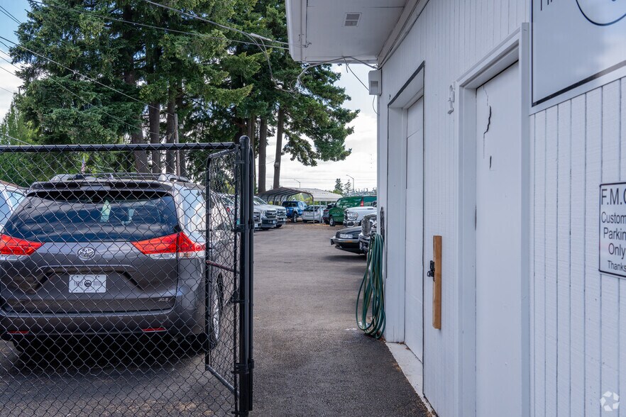 More Photos Of 18435 SW Pacific Hwy, Tualatin Auto Dealership For Sale