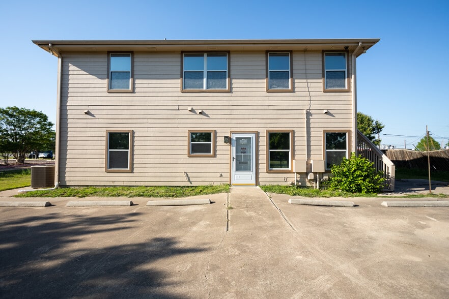 More Photos Of 310 W Murray St, Manor Office Residential For Lease