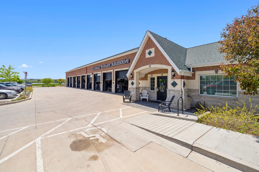 More Photos Of 1635 Main St, Windsor Auto Repair For Sale