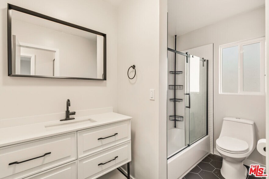 More Photos Of 1838 20th St, Santa Monica Apartments For Sale