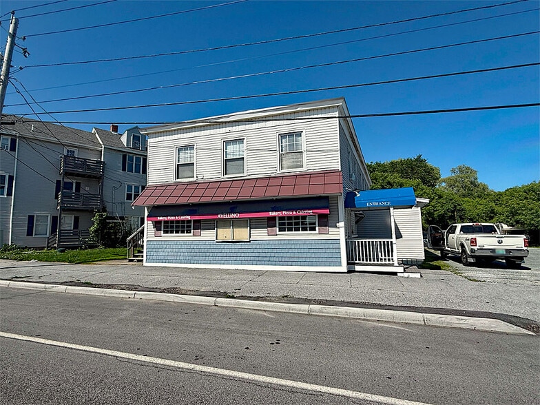 Primary Photo Of 86 Strongs Ave, Rutland Freestanding For Sale