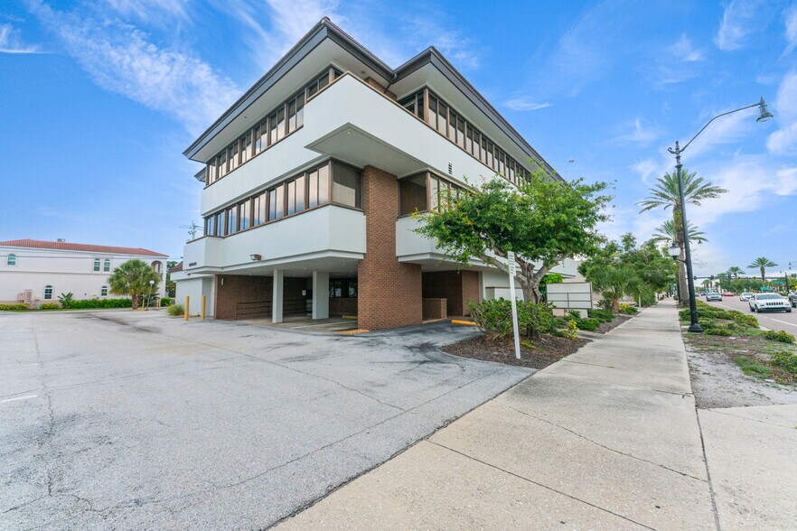 More Photos Of 420 Tamiami Trl S, Venice Medical For Sale