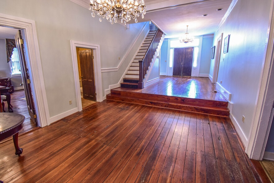 More Photos Of 2606 8th St, Tuscaloosa Office Residential For Sale