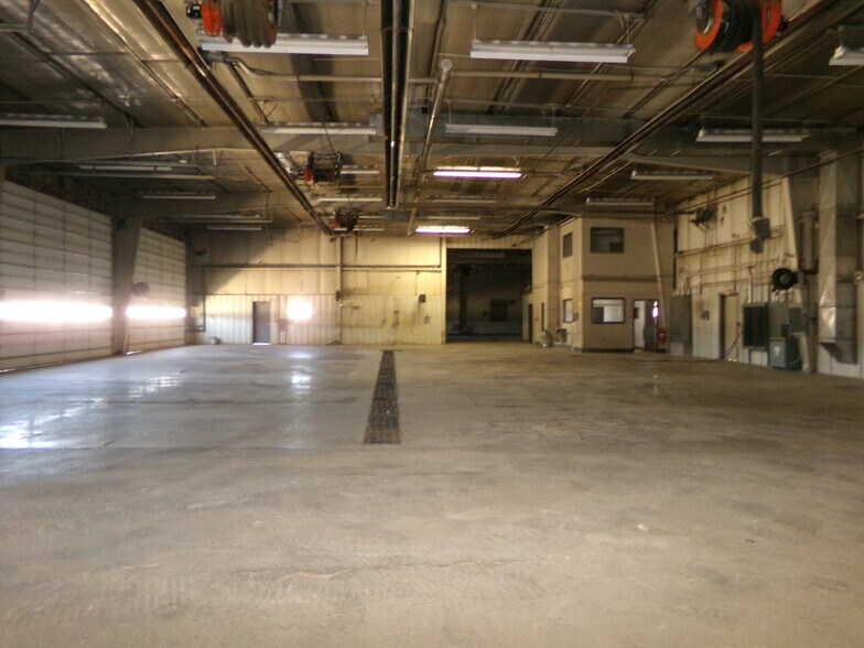 More Photos Of 1616 W 2nd St, Rock Springs Industrial For Lease