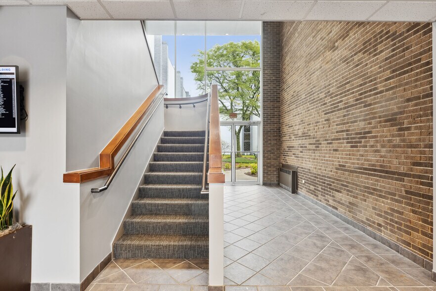 More Photos Of 9403 Kenwood Rd, Blue Ash Medical For Lease