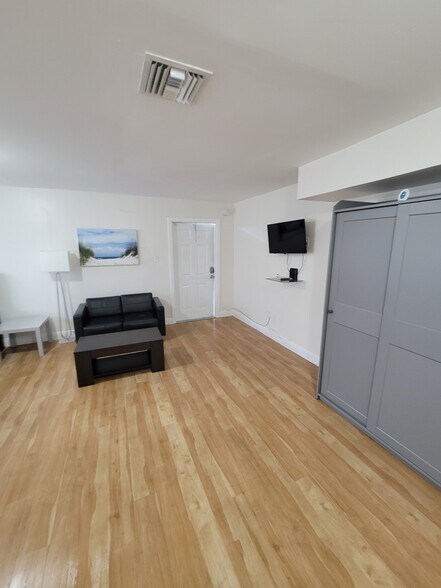 More Photos Of 808 NW 19th St, Fort Lauderdale Apartments For Sale