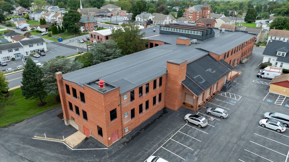 More Photos Of 704 Main St, Akron Flex For Sale