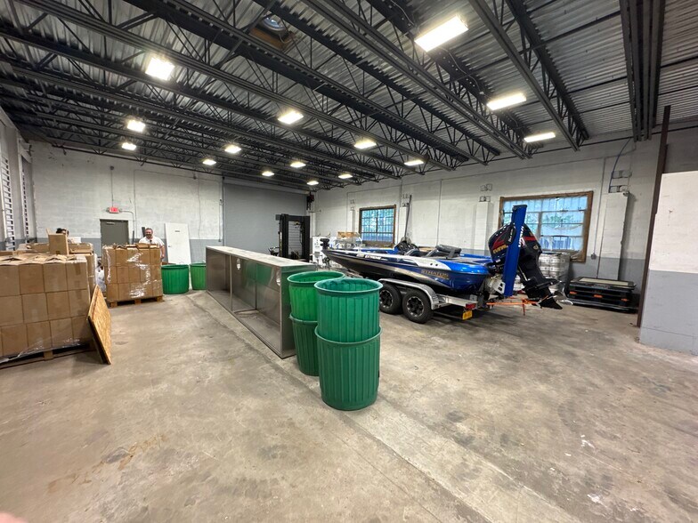 More Photos Of 1229-1255 Lakeland Ave, Bohemia Warehouse For Lease