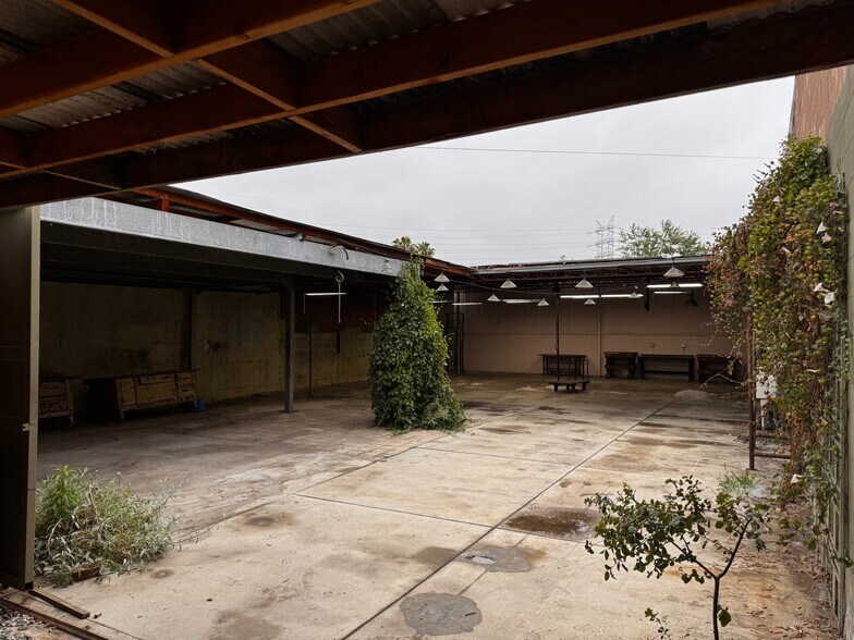 More Photos Of 2910 Denby Ave, Los Angeles Manufacturing For Lease