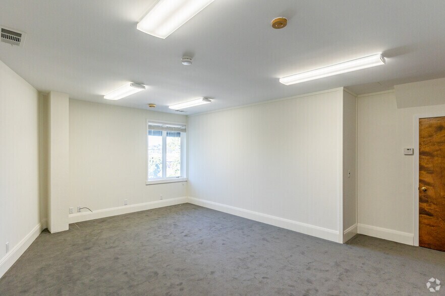 More Photos Of 3030 Bridgeway, Sausalito Office For Lease