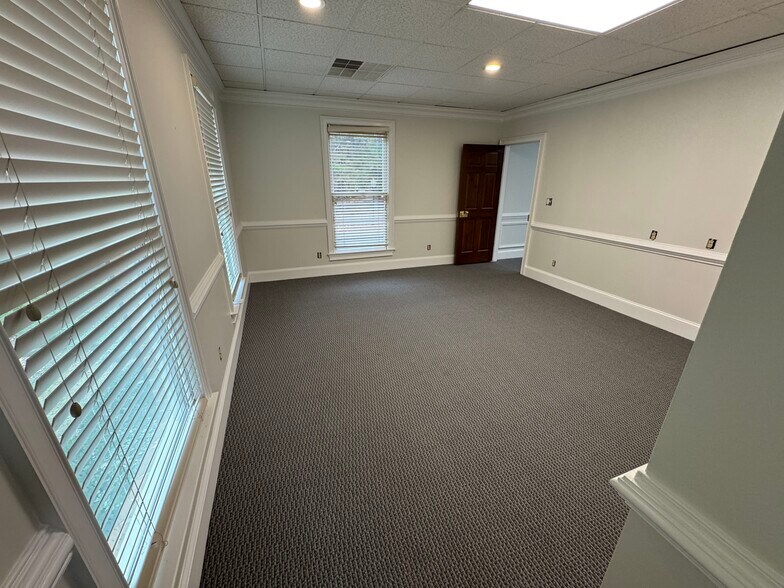 More Photos Of 151 Village Pky NE, Marietta Office Residential For Lease