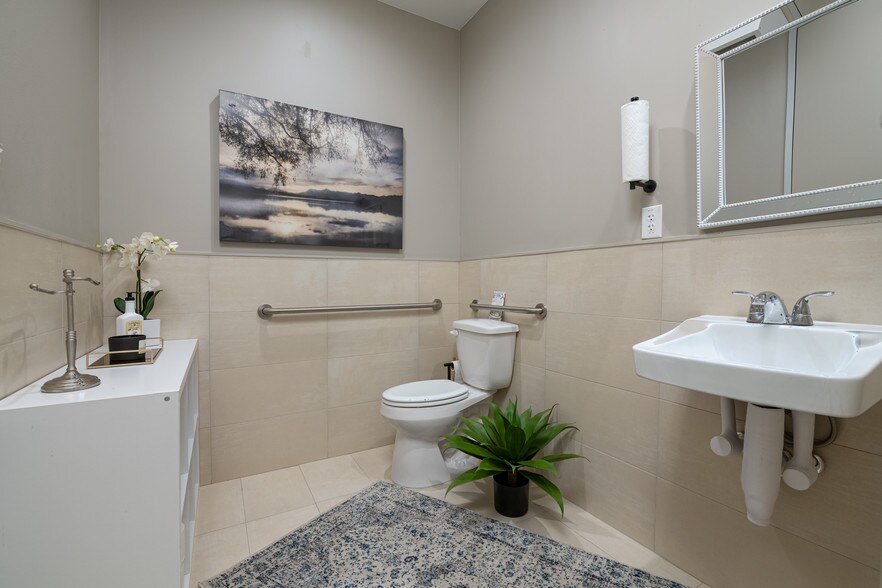 More Photos Of 4821 Lj Pkwy, Sugar Land Storefront For Lease