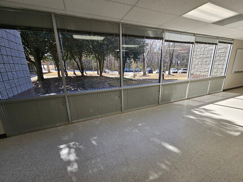 More Photos Of 503 Oak Pl, Atlanta Office For Lease