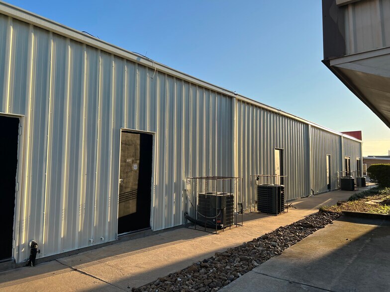 More Photos Of 3512 Avenue I, Rosenberg Office For Lease