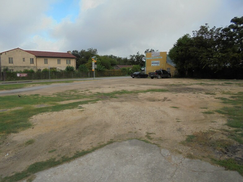 More Photos Of 1802 N Zarzamora St, San Antonio Land For Sale