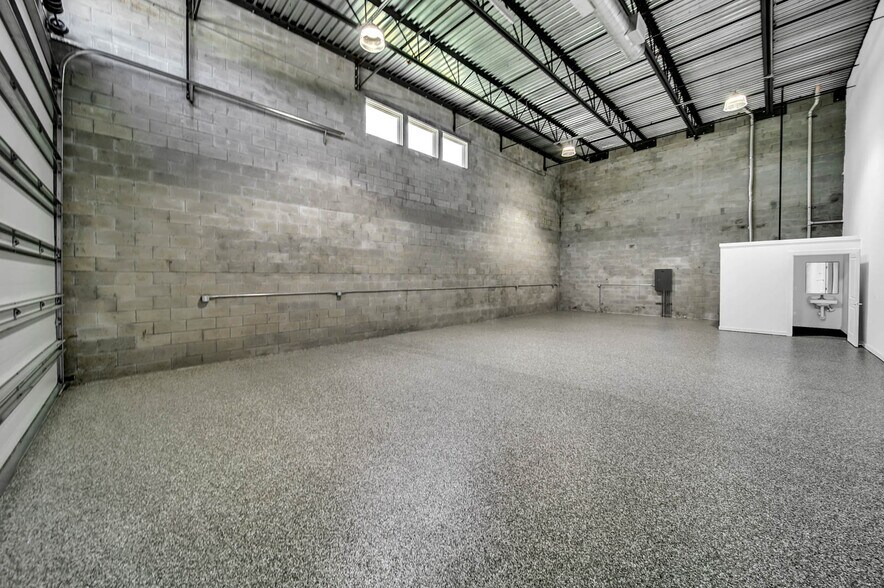 More Photos Of 861 NE Industrial Blvd, Jensen Beach Warehouse For Sale