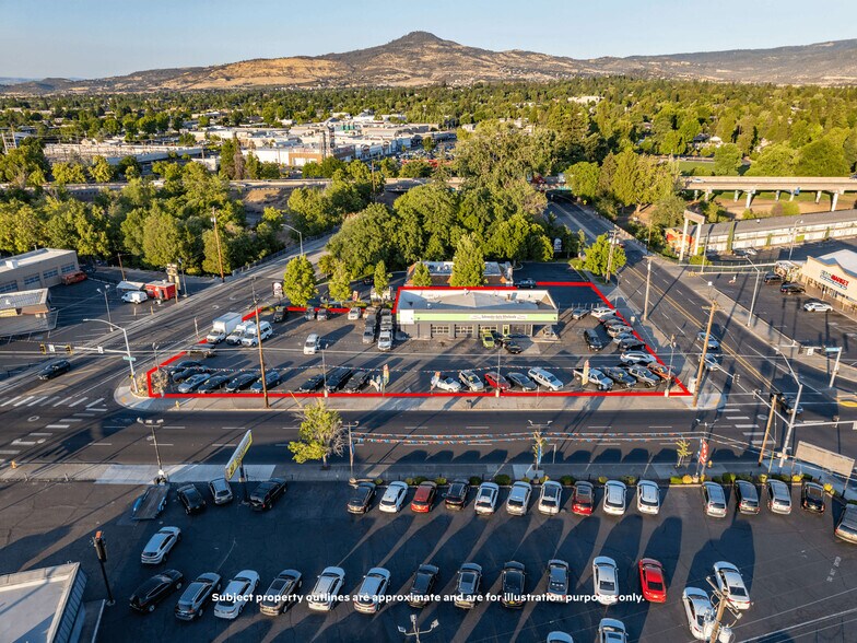 More Photos Of 348 N Riverside Ave, Medford Auto Repair For Lease