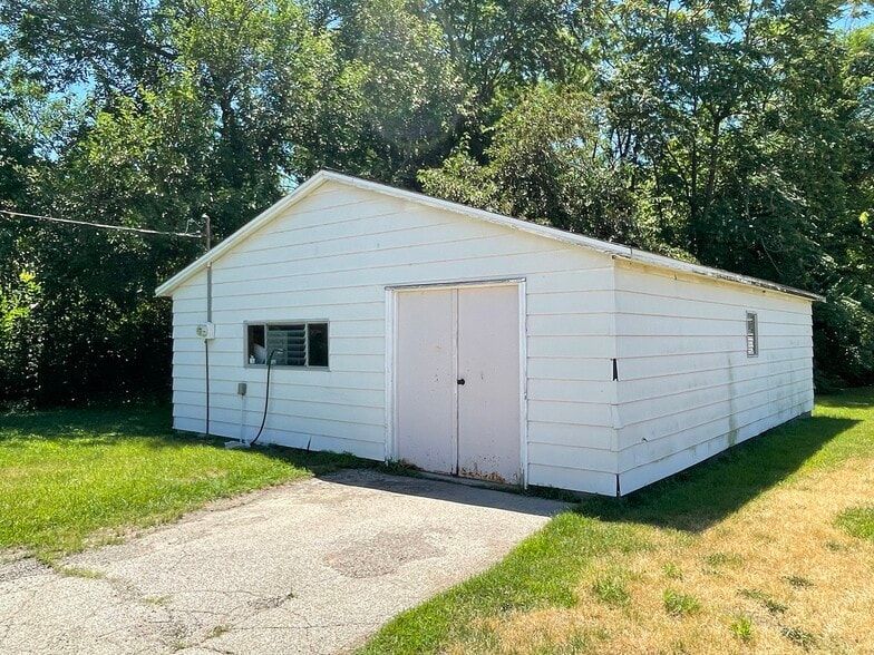 More Photos Of 1925 S Main St, Bloomington Rehabilitation Center For Sale