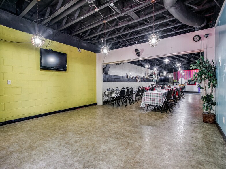 More Photos Of 226 E Fest St, San Antonio Restaurant For Sale