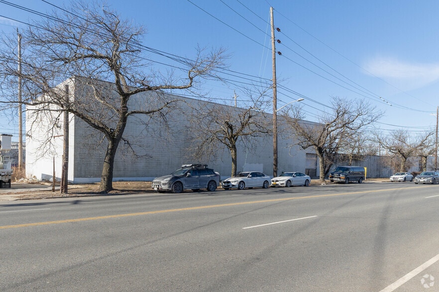 Primary Photo Of 3000 Lawson Blvd, Oceanside Warehouse For Lease