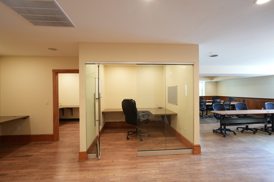 More Photos Of 7757 Woodbine Rd, Woodbine Warehouse For Lease