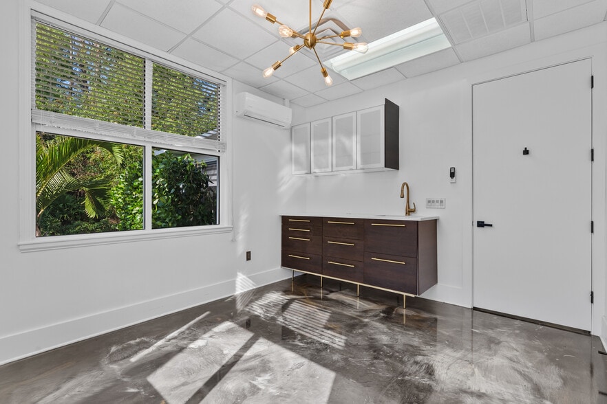 More Photos Of 13730 Cypress Terrace Cir, Fort Myers Medical For Sale