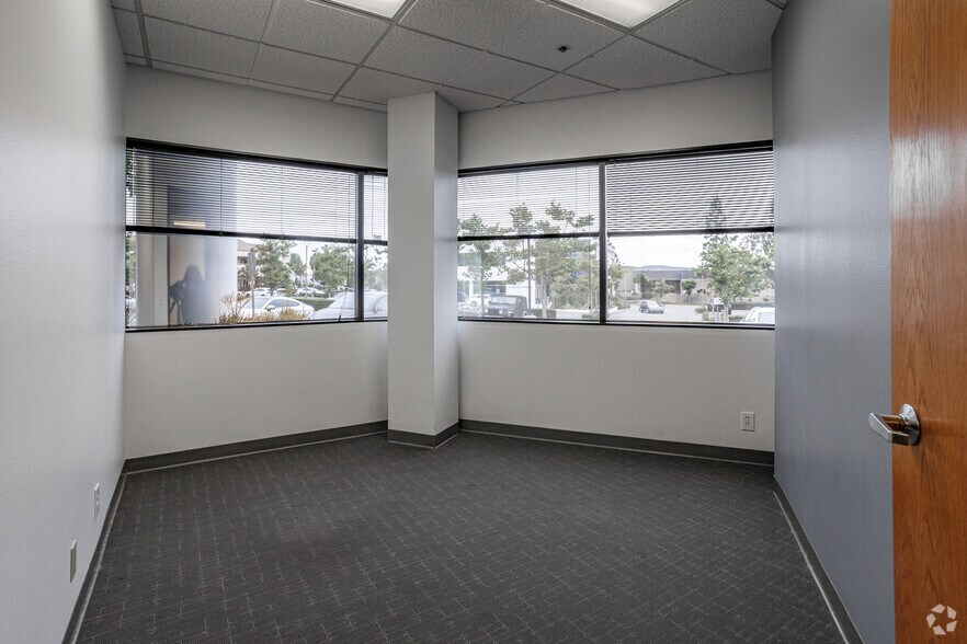 More Photos Of 15707 Rockfield Blvd, Irvine Office For Lease