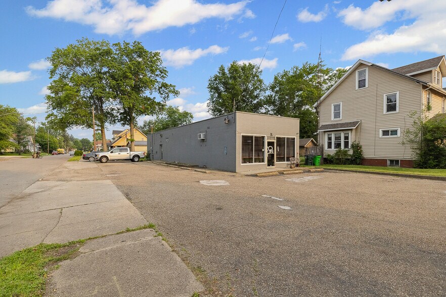 More Photos Of 700 N Union Ave, Alliance Freestanding For Sale