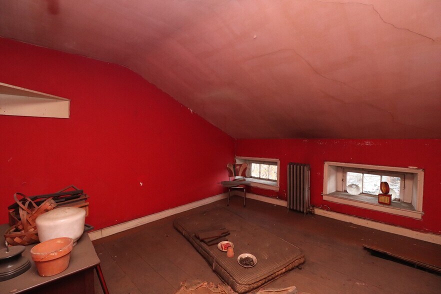 More Photos Of 200 Hughes St, New Ringgold Specialty For Sale