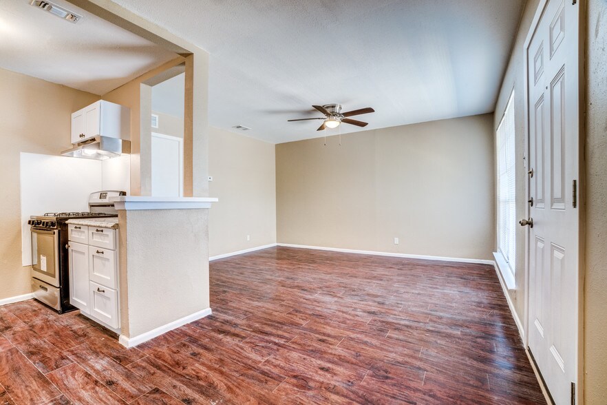 More Photos Of 216 Lucas St, San Antonio Apartments For Sale