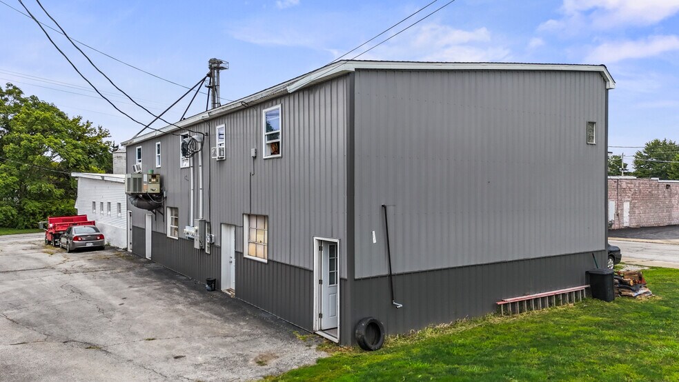 More Photos Of 41 Railroad St, New London Storefront For Sale