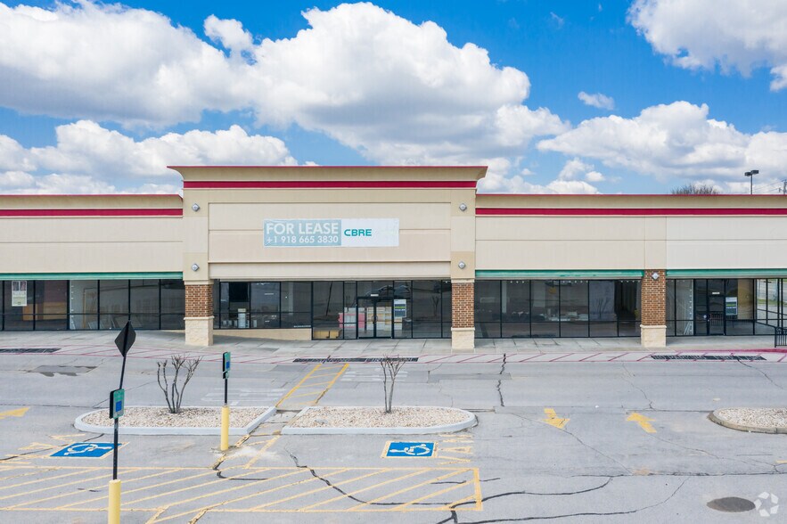 More Photos Of 11011-11123 E 71st St, Tulsa Unknown For Lease