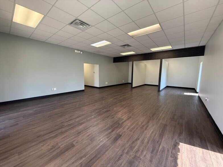 More Photos Of 2317 Michigan Ct, Arlington Showroom For Lease