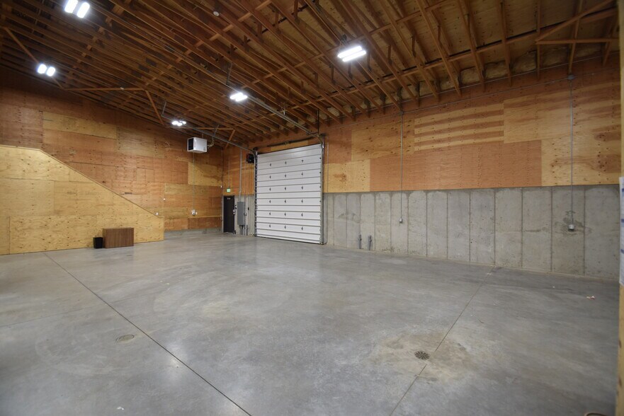 More Photos Of 2405 SW 1st St, Redmond Industrial For Lease