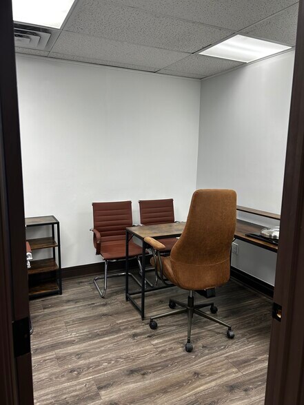 More Photos Of 4042-4044 N Elston Ave, Chicago Storefront Retail Office For Lease