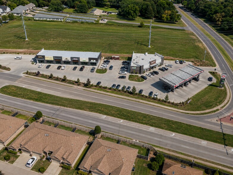 More Photos Of 986 E Grande Blvd, Tyler General Retail For Lease